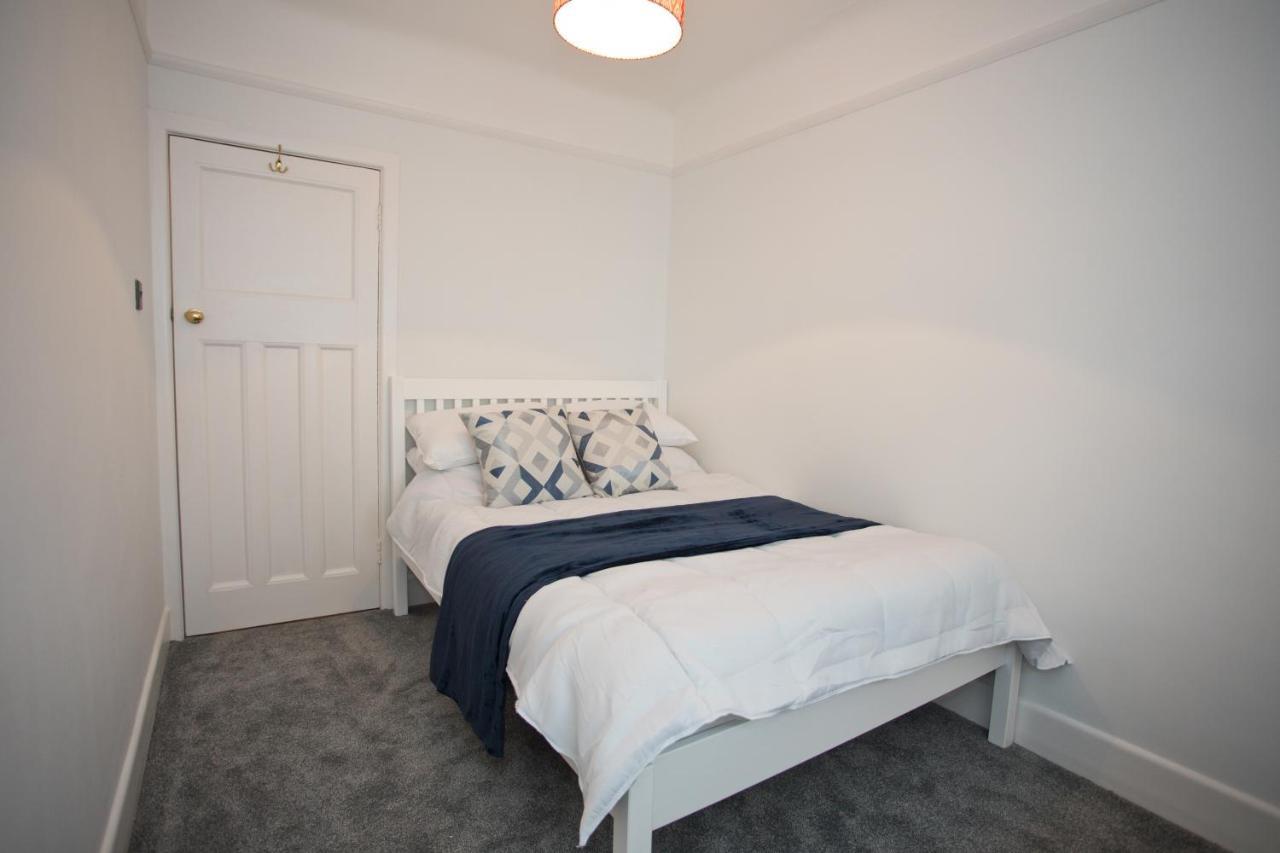 Beach Apartment In Sandbanks Poole Exterior photo